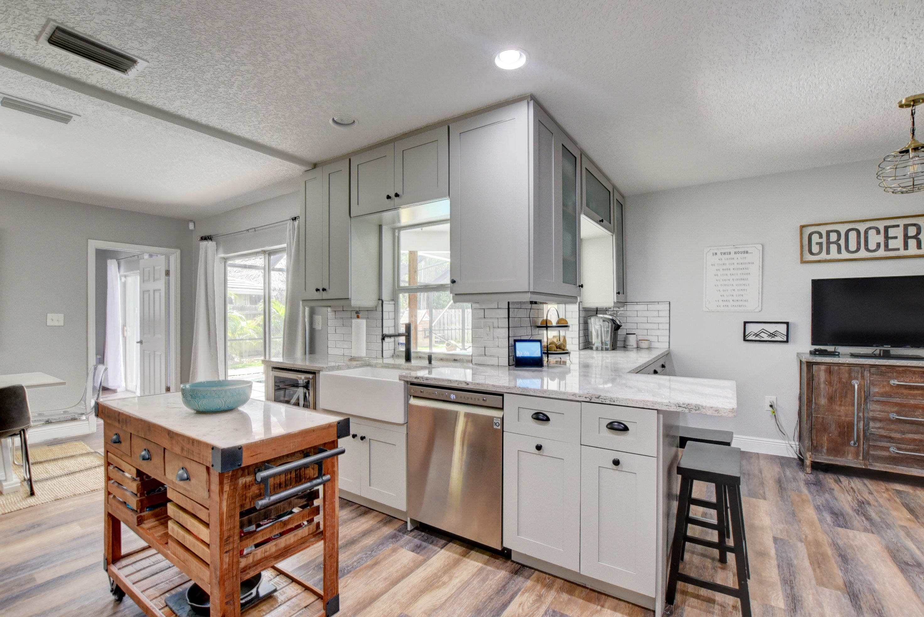 1098 Southwest 4th Street Boca Raton, FL 33486 - Photo 22 of 37 Kitchen/Family