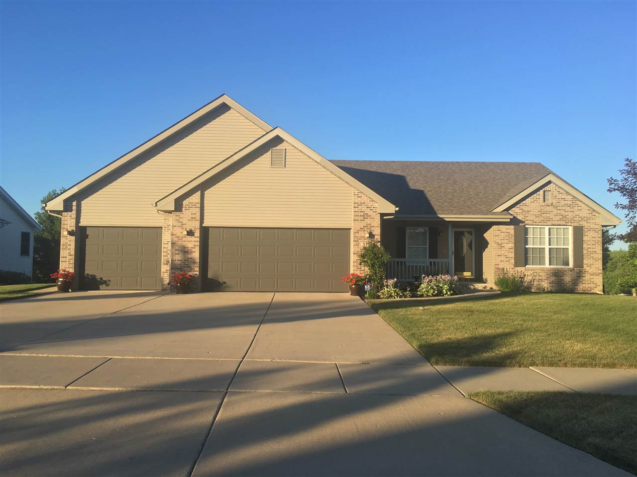 515 Cross Plains Road Rockford, IL 61107 - Photo 1 of 25 Gallery Image 1