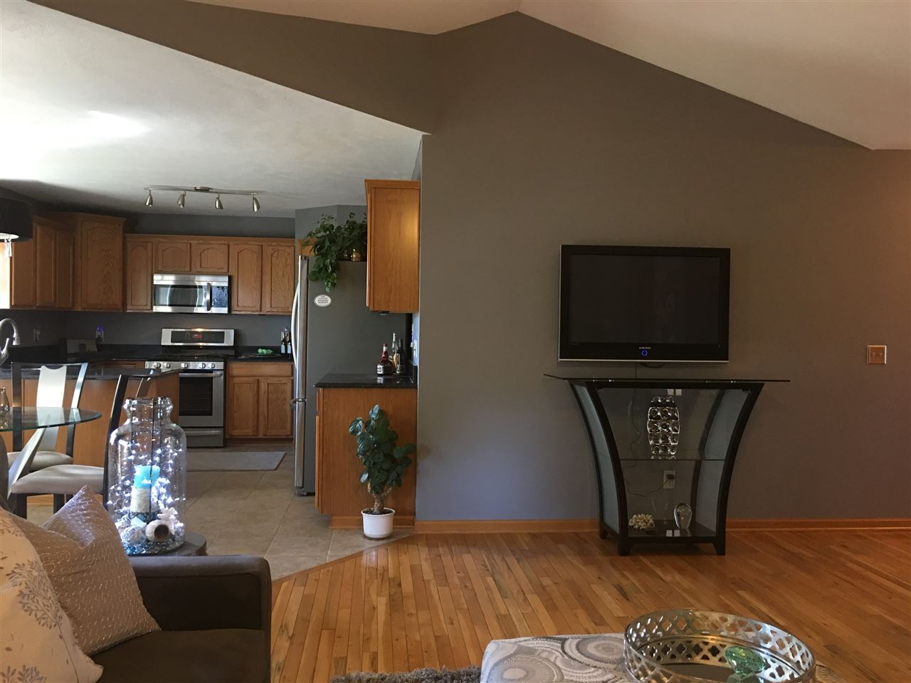 515 Cross Plains Road Rockford, IL 61107 - Photo 7 of 25 Gallery Image 7