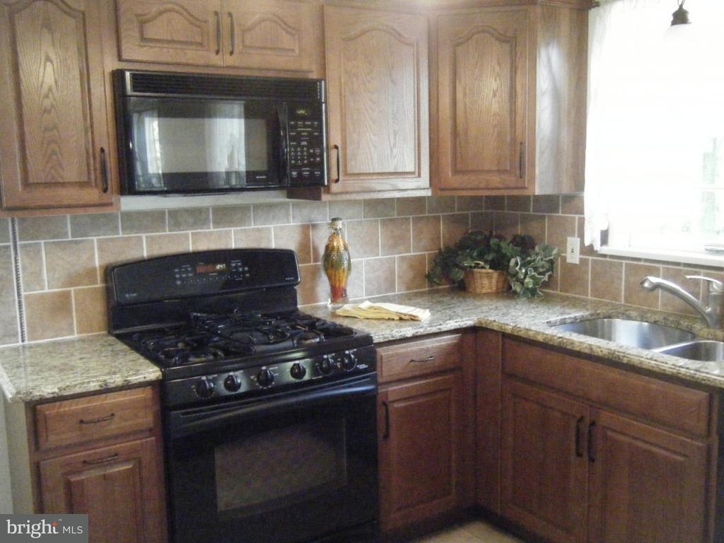 958 Nissley Road Lancaster, PA 17601 - Photo 6 of 22 Gallery Image 6