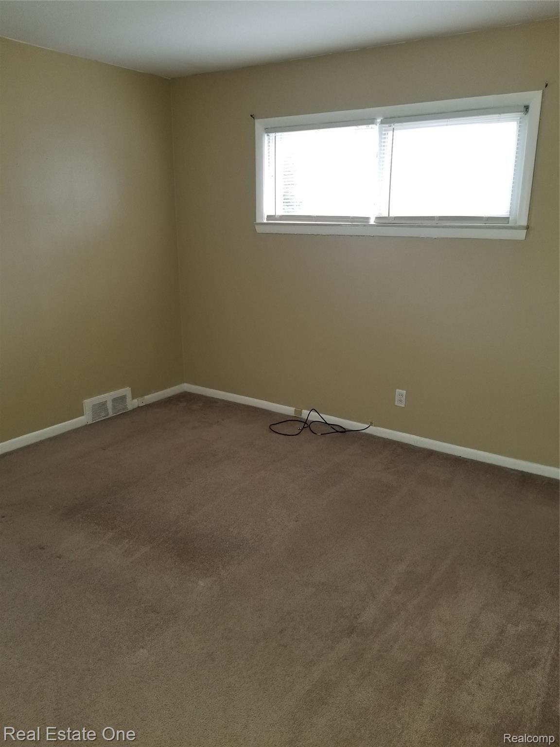 24601 Scotia Road Oak Park, MI 48237 - Photo 19 of 30 bedroom2.jpg