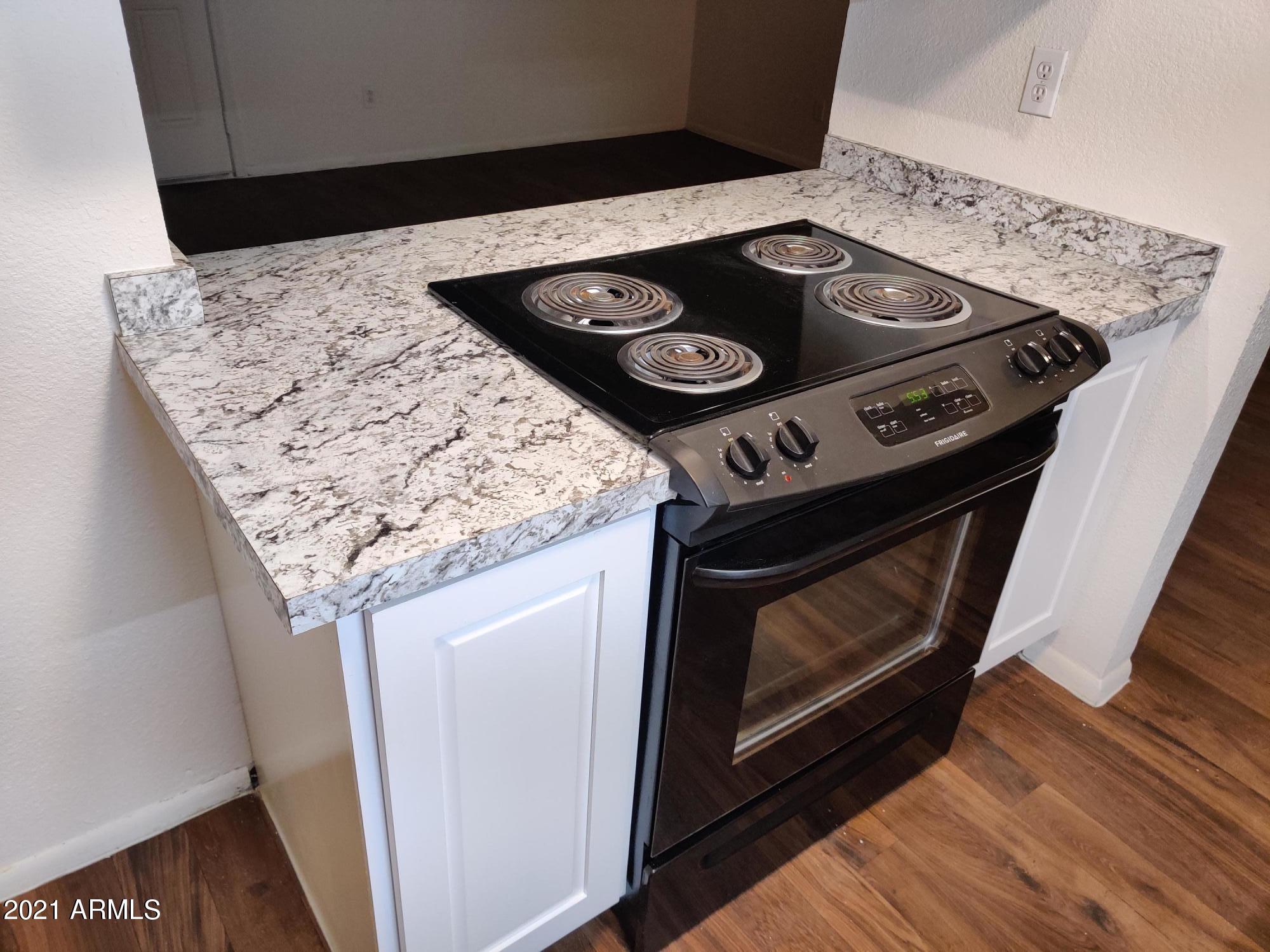 4031 West Wonderview Road Phoenix, AZ 85019 - Photo 4 of 20 Kitchen
