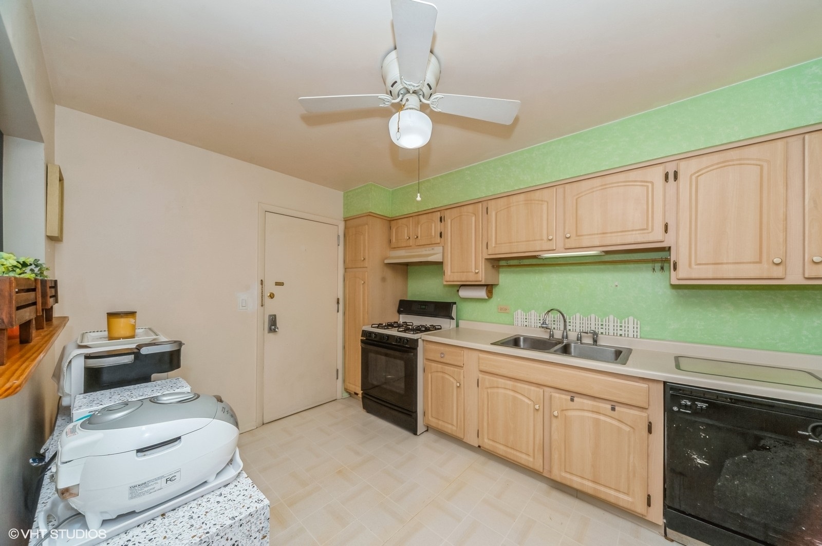 10385 Dearlove Road, Unit 2G Glenview, IL 60025 - Photo 7 of 17 Gallery Image 7