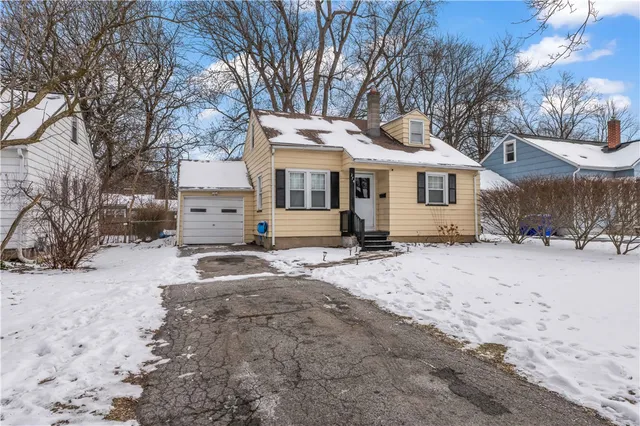 $149,900 | 274 Newton Road, Greece, NY 14626