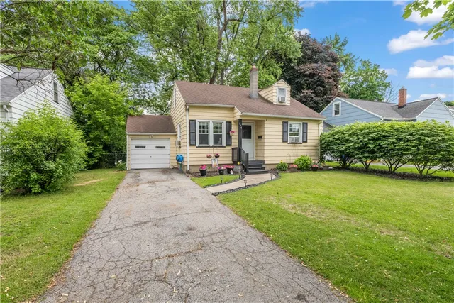 $149,900 | 274 Newton Road, Greece, NY 14626