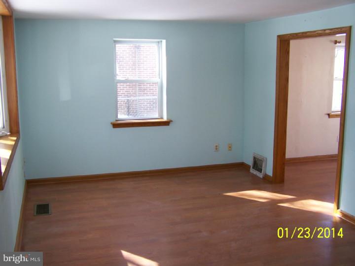 568 Holmes Road Morton, PA 19070 - Photo 4 of 20 Living Room