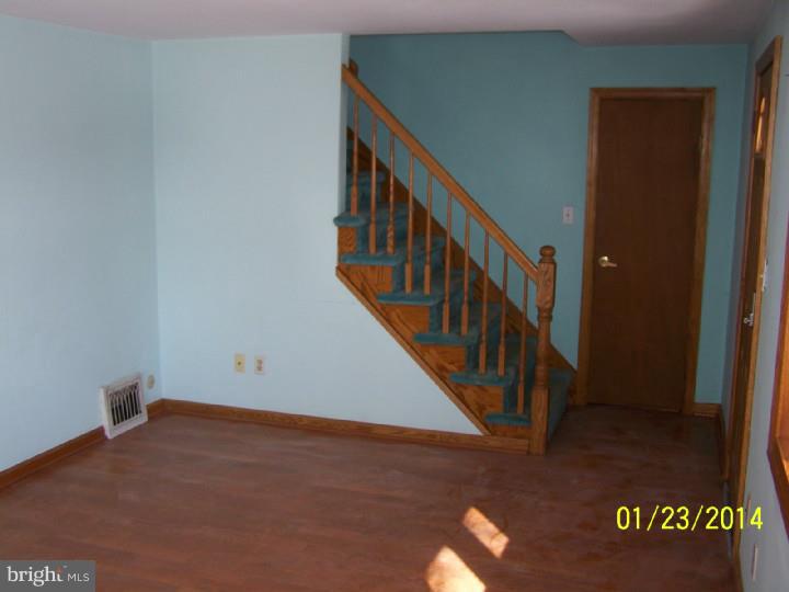 568 Holmes Road Morton, PA 19070 - Photo 5 of 20 Living Room