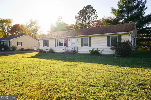 a view of a house with swimming pool next to a yard