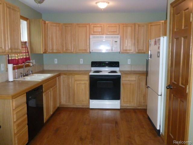 8204 Petz Road Imlay City, MI 48444 - Photo 29 of 60 P1010979.jpg