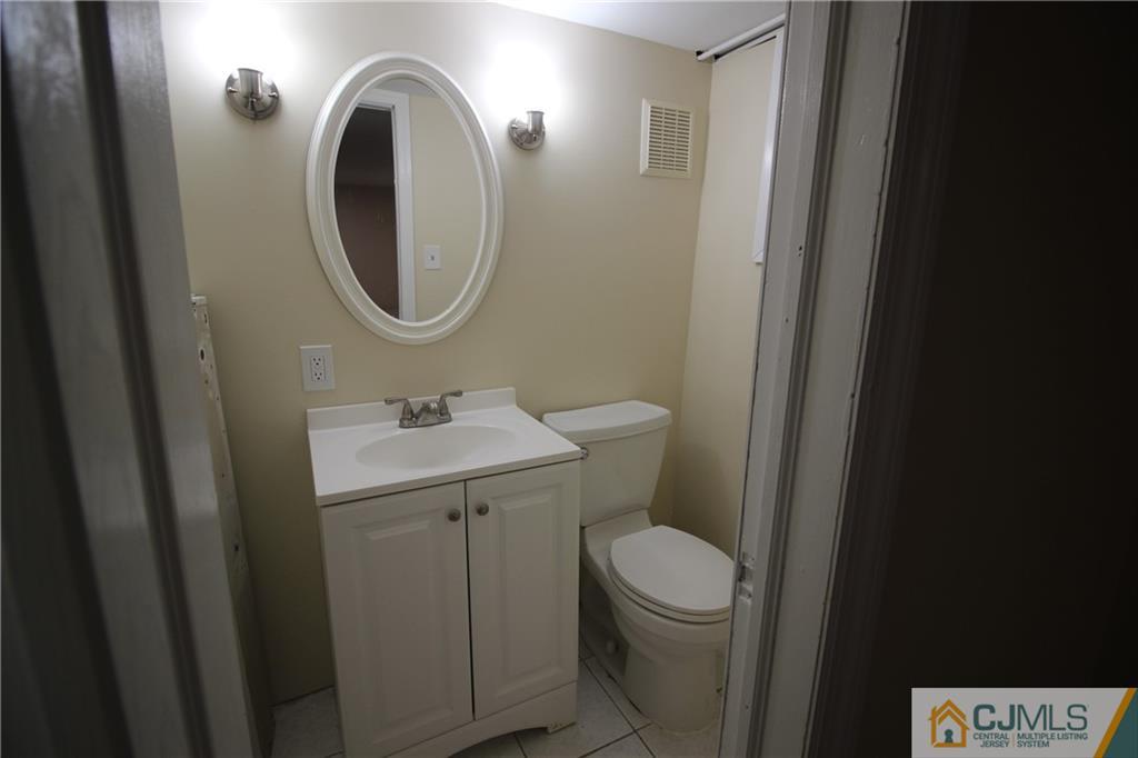 51 Leslie Road Colonia, NJ 07067 - Photo 11 of 17 Gallery Image 11