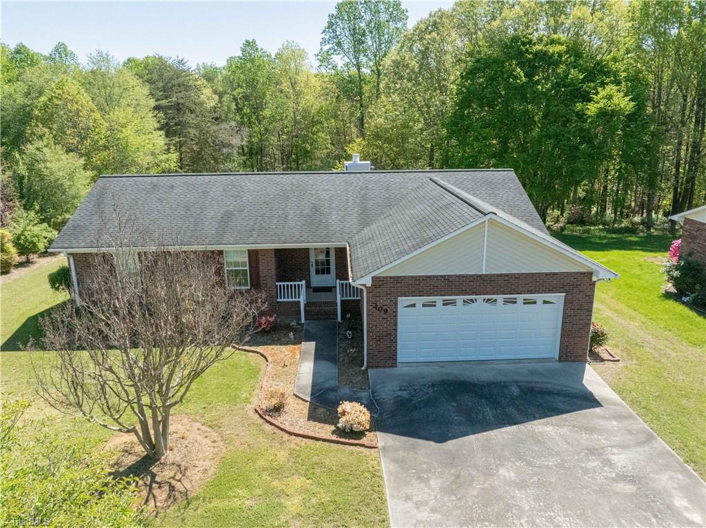 409 Sherman Drive Lexington, NC 27295 - Photo 2 of 30