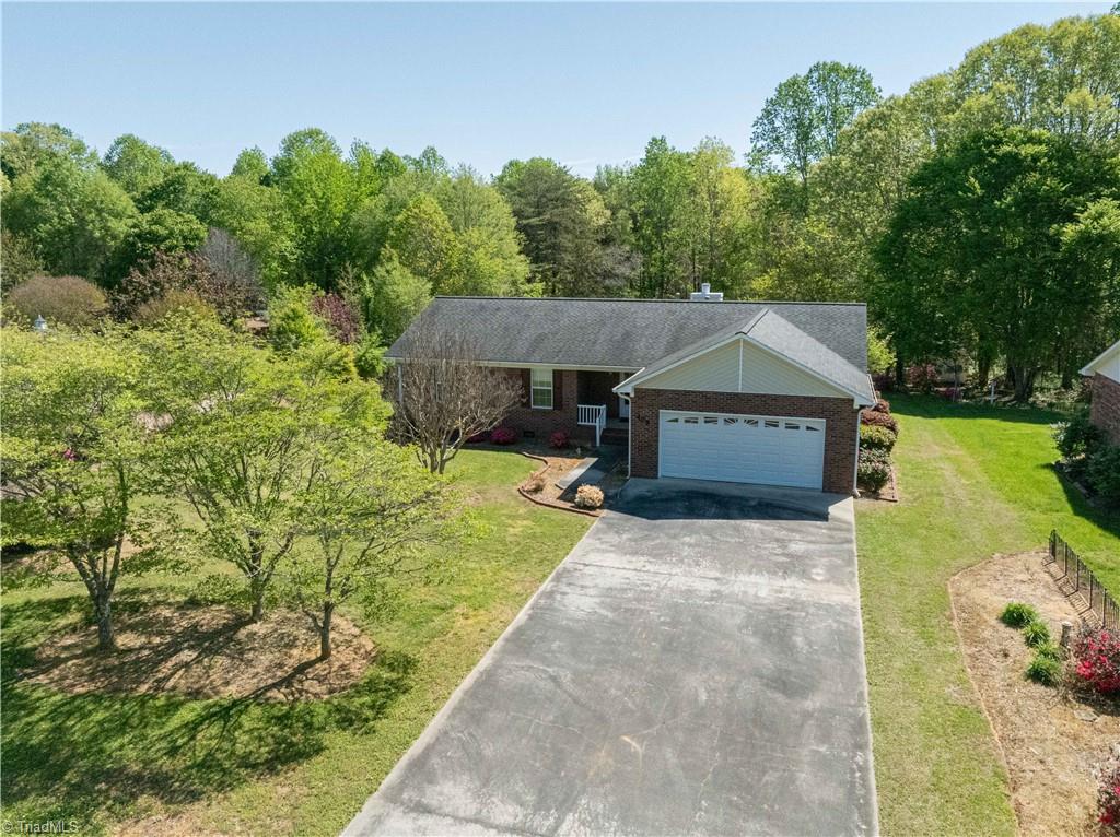 409 Sherman Drive Lexington, NC 27295 - Photo 3 of 30