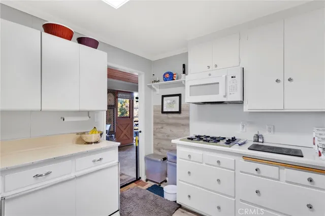 $320,000 | 993 Mercury Way, Crestline, CA 92325