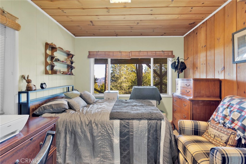 993 Mercury Way Crestline, CA 92325 - Photo 33 of 68 a living room with furniture and a large window
