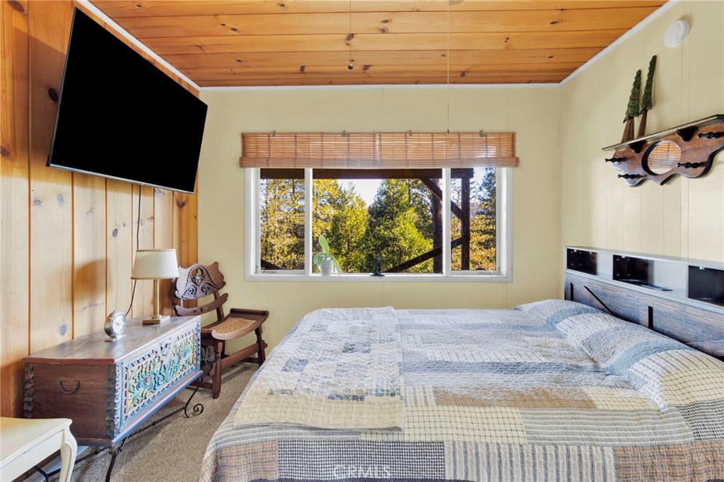 993 Mercury Way Crestline, CA 92325 - Photo 35 of 68 a bedroom with a large bed and a large window