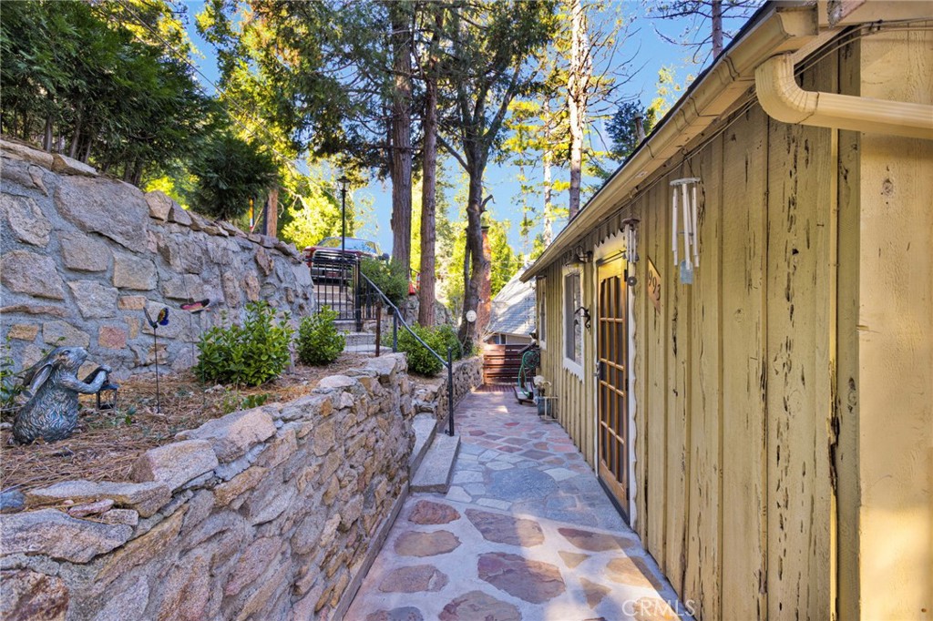 993 Mercury Way Crestline, CA 92325 - Photo 45 of 68 a view of a pathway of a house with a patio