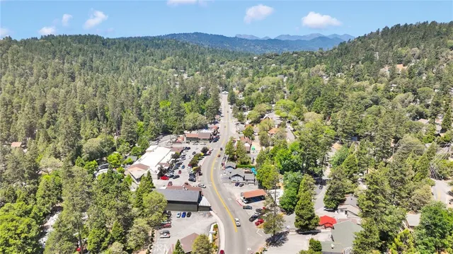$320,000 | 993 Mercury Way, Crestline, CA 92325