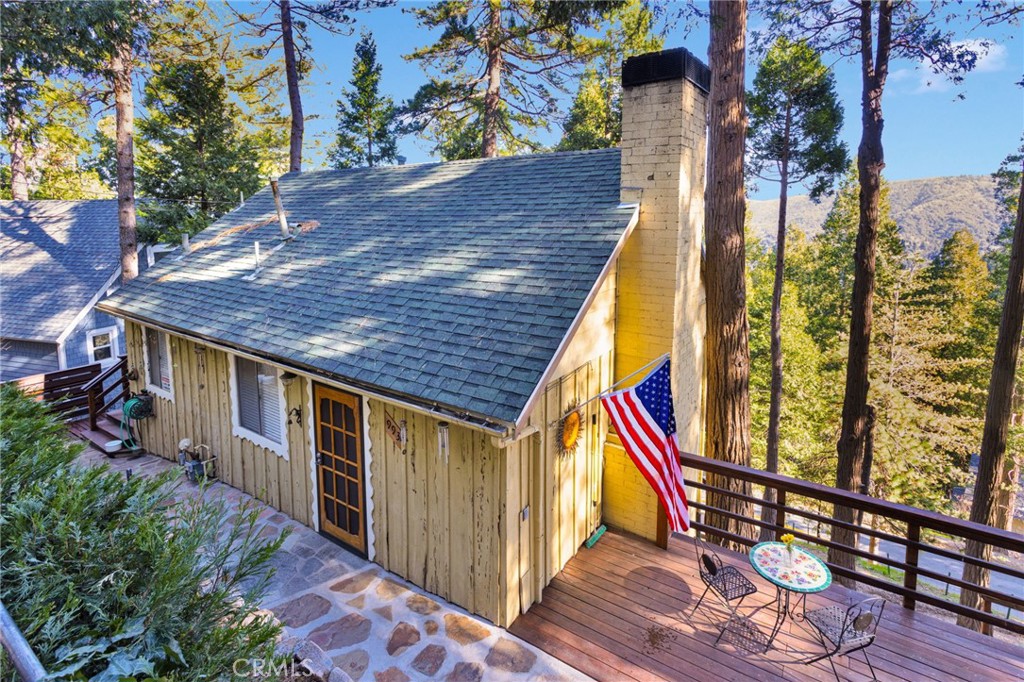 993 Mercury Way Crestline, CA 92325 - Photo 8 of 68 a view of outdoor space yard and deck