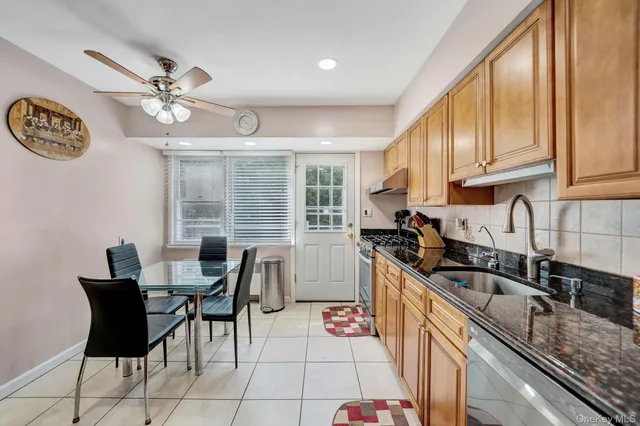 $999,000 | 1 Wayland Road, Plainview, NY 11803