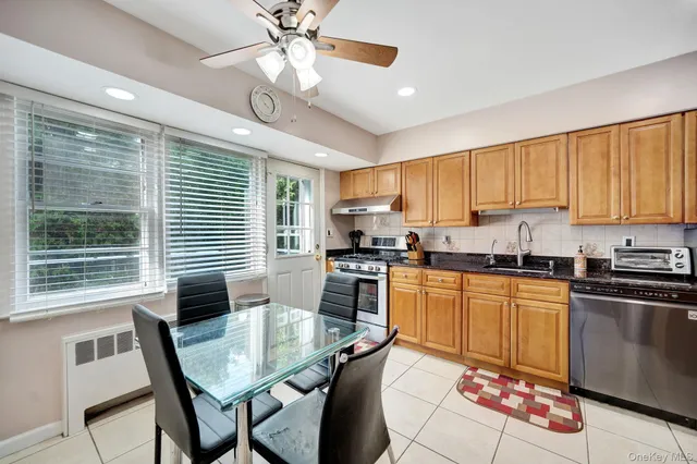 $999,000 | 1 Wayland Road, Plainview, NY 11803