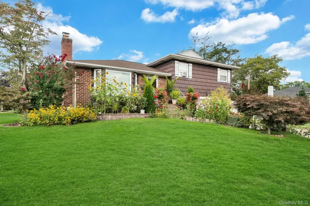 $999,000 | 1 Wayland Road, Plainview, NY 11803