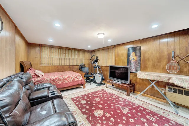 $999,000 | 1 Wayland Road, Plainview, NY 11803