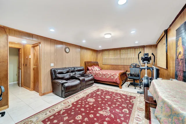 $999,000 | 1 Wayland Road, Plainview, NY 11803