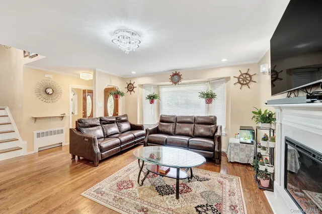 $999,000 | 1 Wayland Road, Plainview, NY 11803