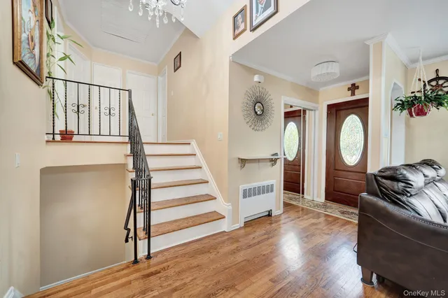 $999,000 | 1 Wayland Road, Plainview, NY 11803