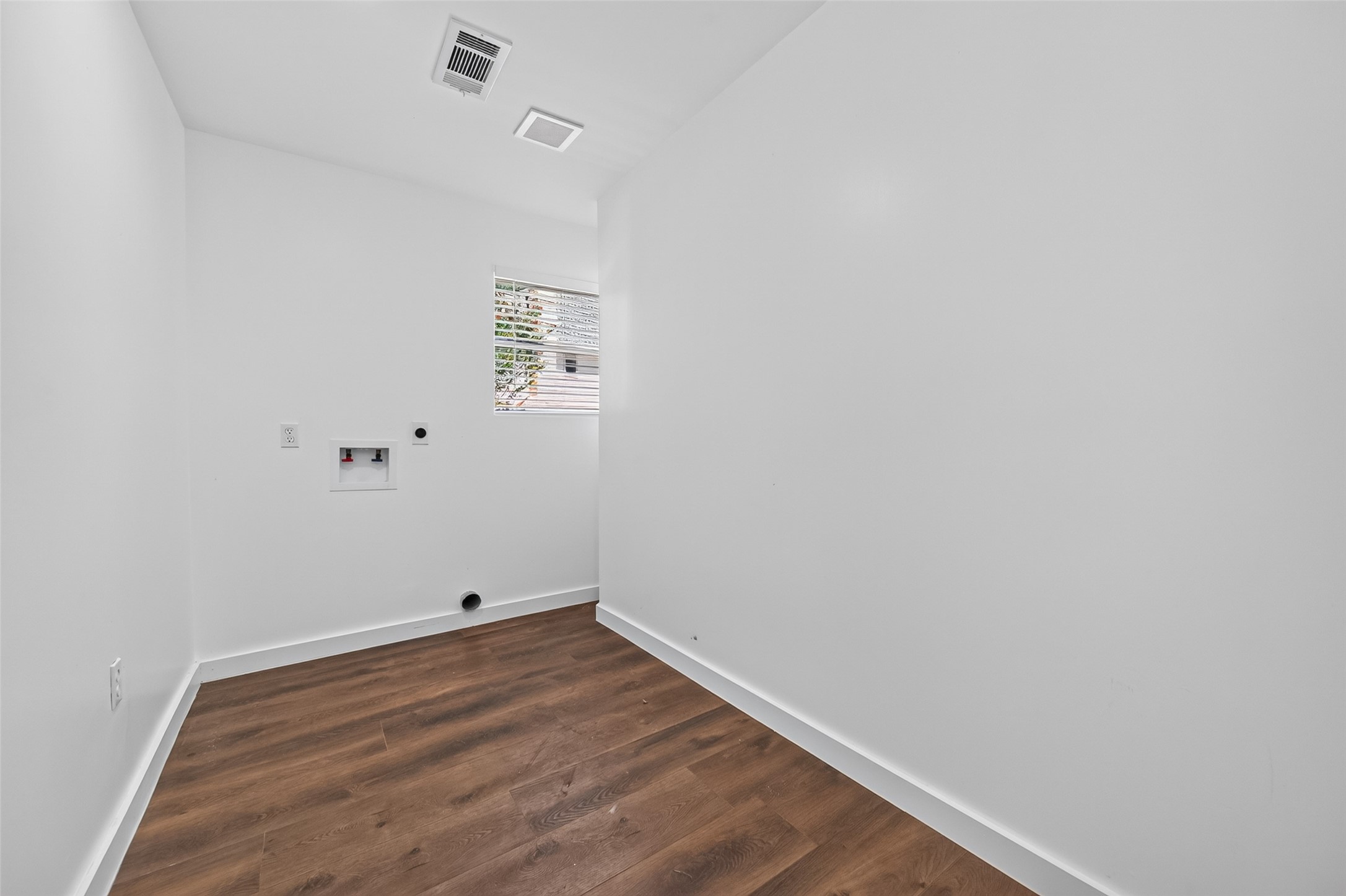 5411 Cobble Lane Spring, TX 77379 - Photo 15 of 50 Laundry room