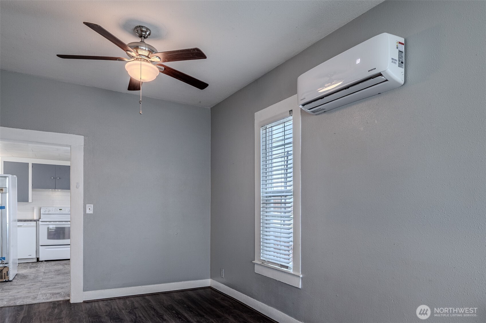 246 North Delaware Avenue Wenatchee, WA 98801 - Photo 19 of 26 wooden floor in an empty room with a window