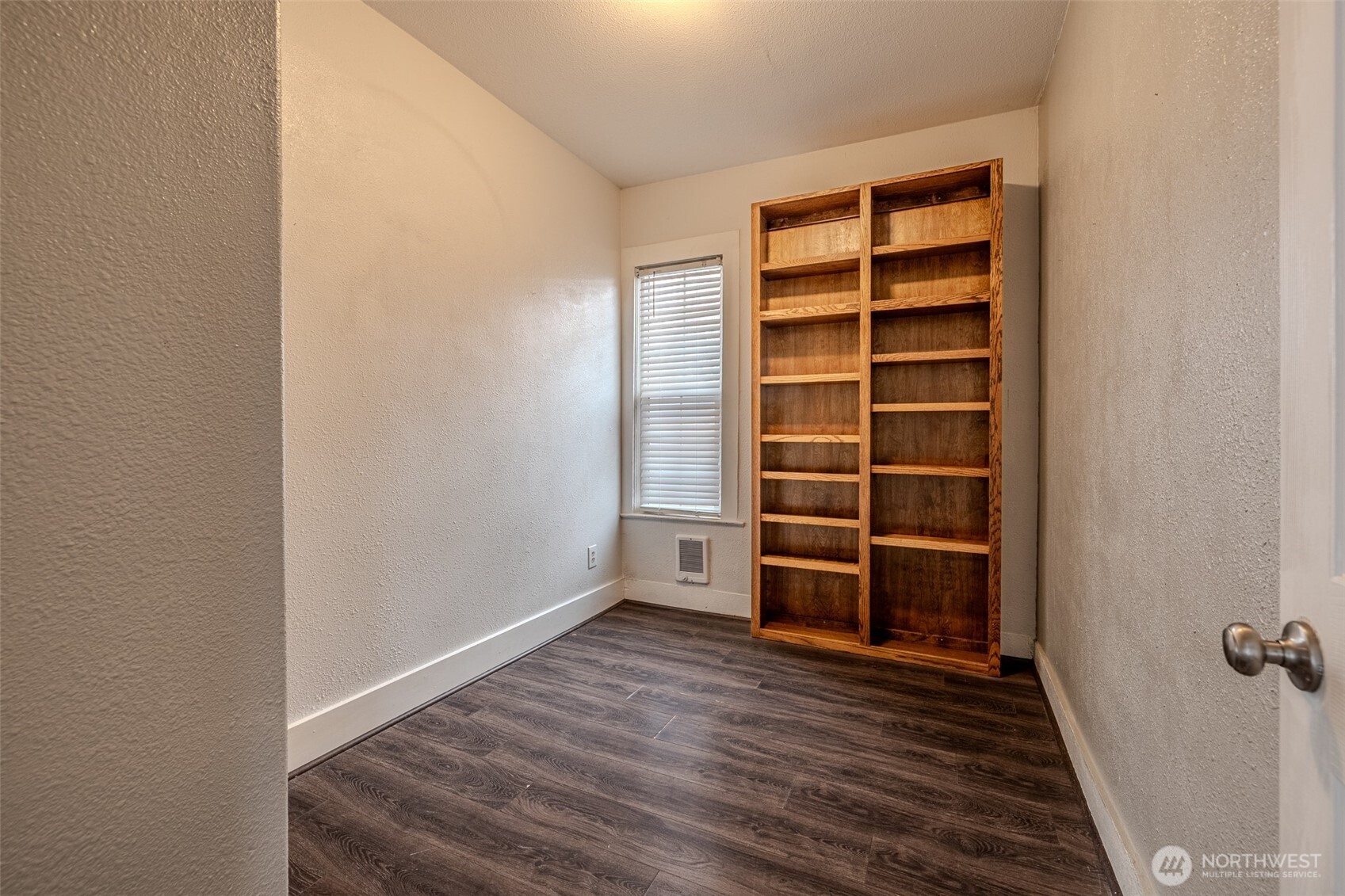 246 North Delaware Avenue Wenatchee, WA 98801 - Photo 20 of 24 a view of walk in closet with empty racks