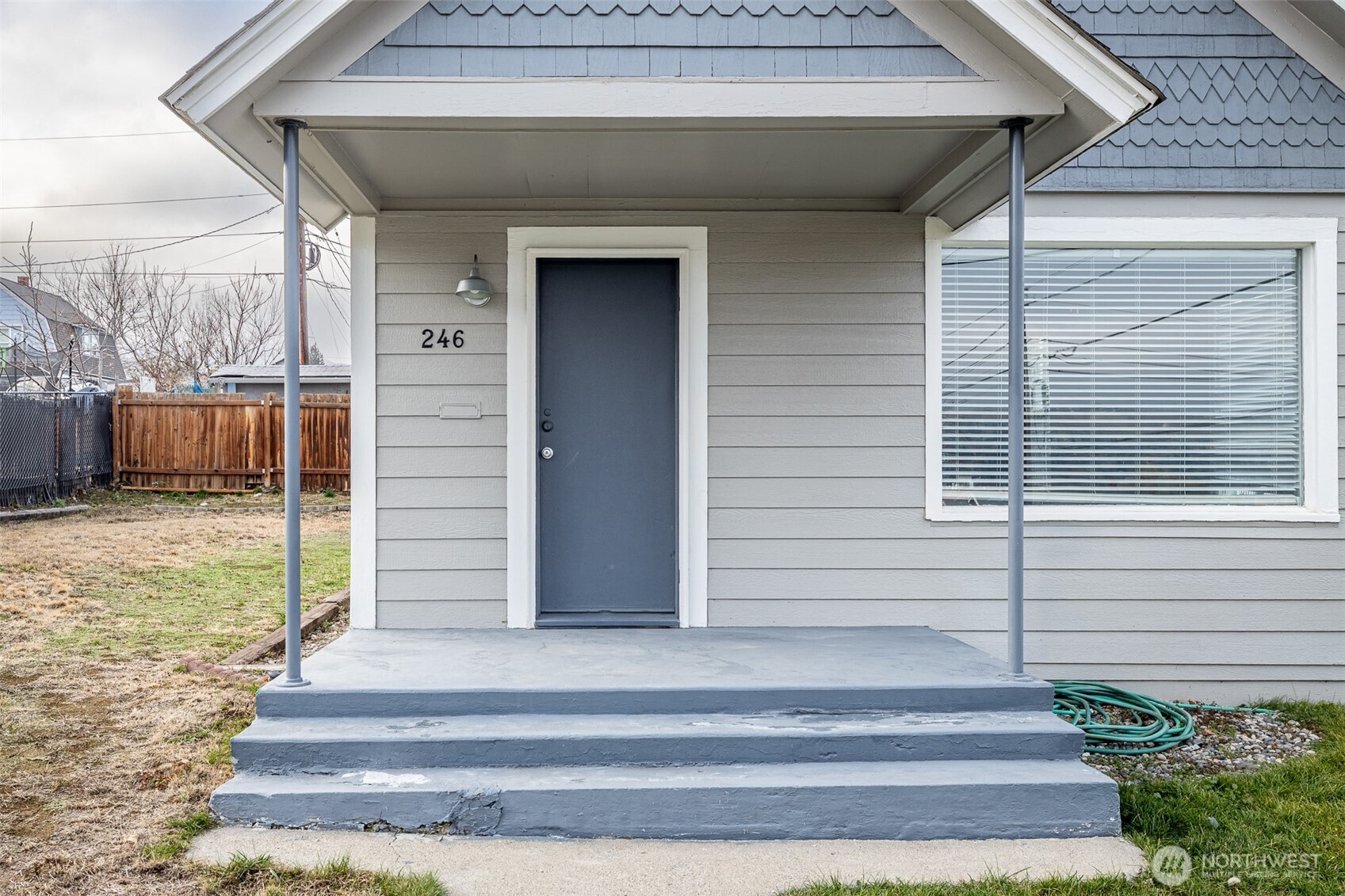 246 North Delaware Avenue Wenatchee, WA 98801 - Photo 7 of 26 a view of house entrance