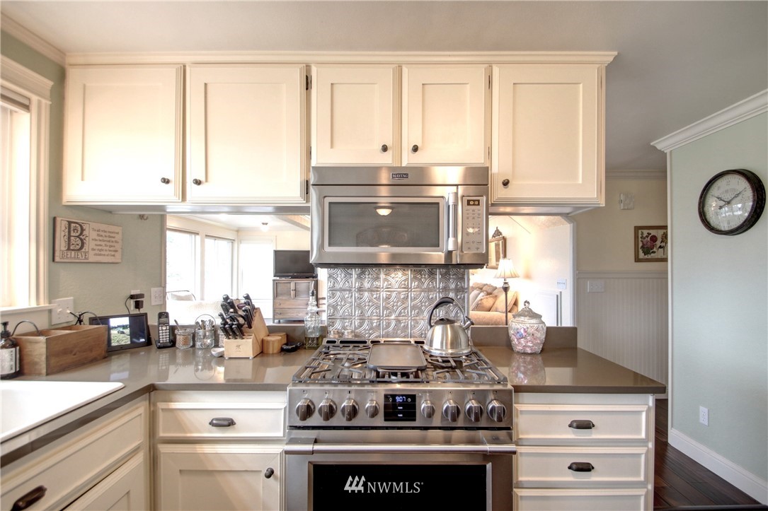 1346 West Beach Road Oak Harbor, WA 98277 - Photo 8 of 40 Gallery Image 8