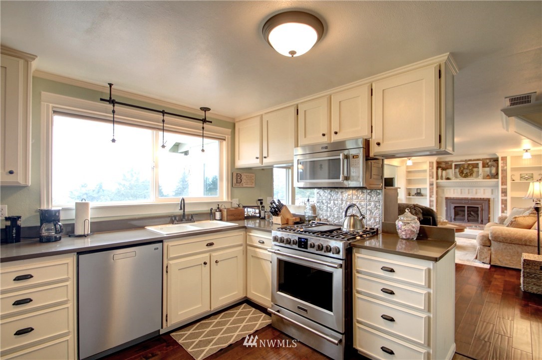 1346 West Beach Road Oak Harbor, WA 98277 - Photo 9 of 40 Gallery Image 9