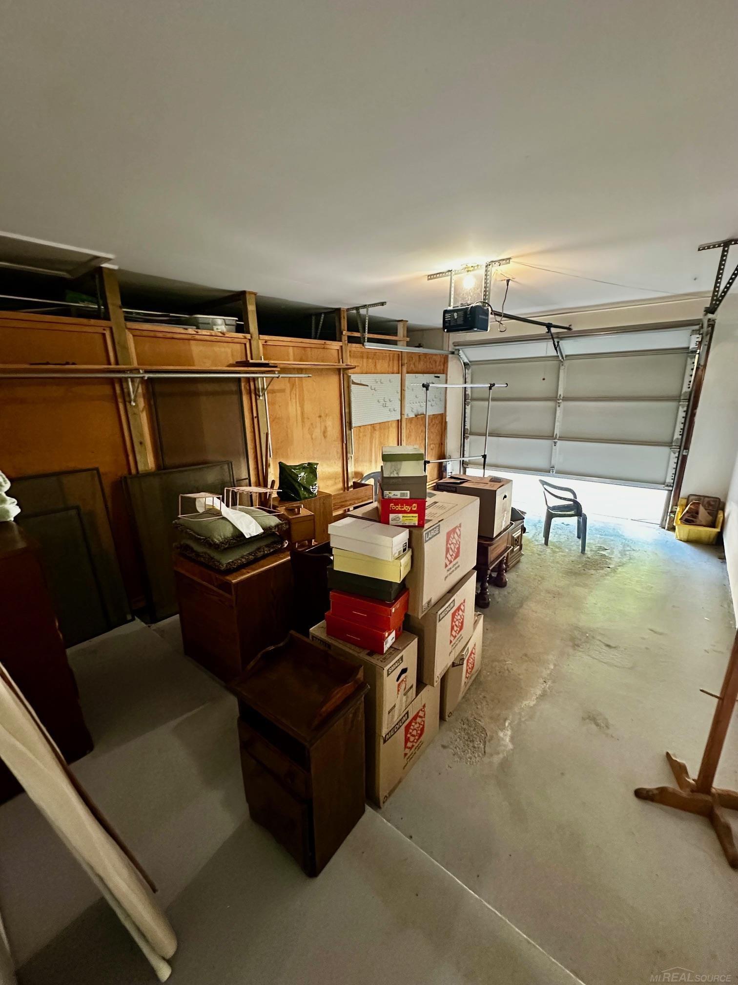932 Wexford Way Rochester, MI 48307 - Photo 15 of 18 50182894-a8559b46-8f6d-4849-9132-7bfb5fdedbd9.JPG