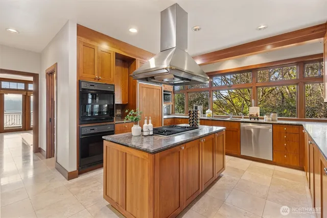 $3,600,000 | 8281 West Mercer Way, Mercer Island, WA 98040