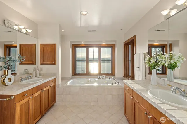 $3,600,000 | 8281 West Mercer Way, Mercer Island, WA 98040