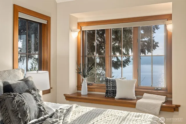 $3,600,000 | 8281 West Mercer Way, Mercer Island, WA 98040