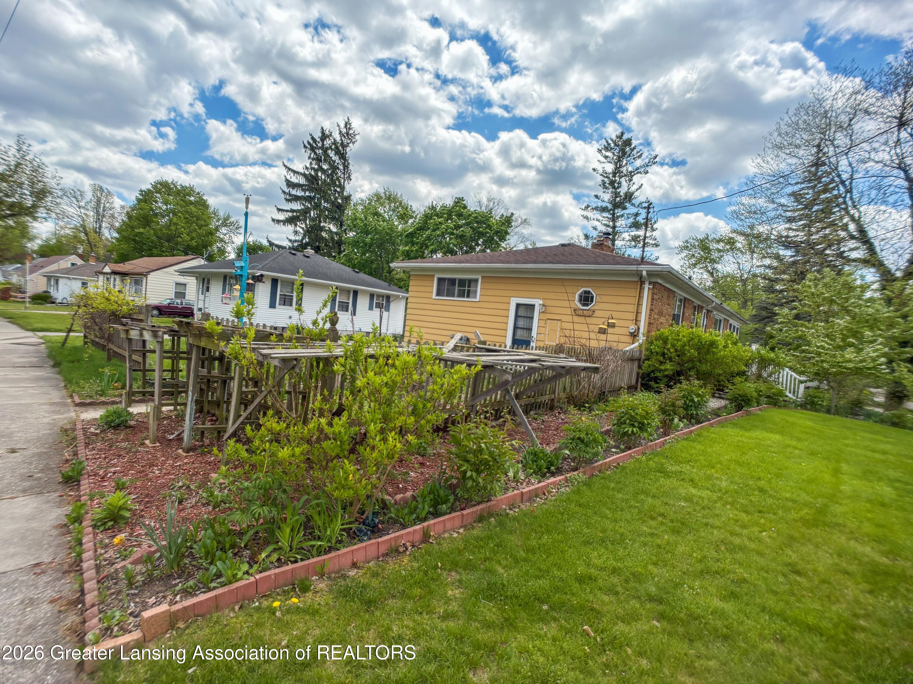 2801 Chatham Road Lansing, MI 48910 - Photo 6 of 50 IMG_5644