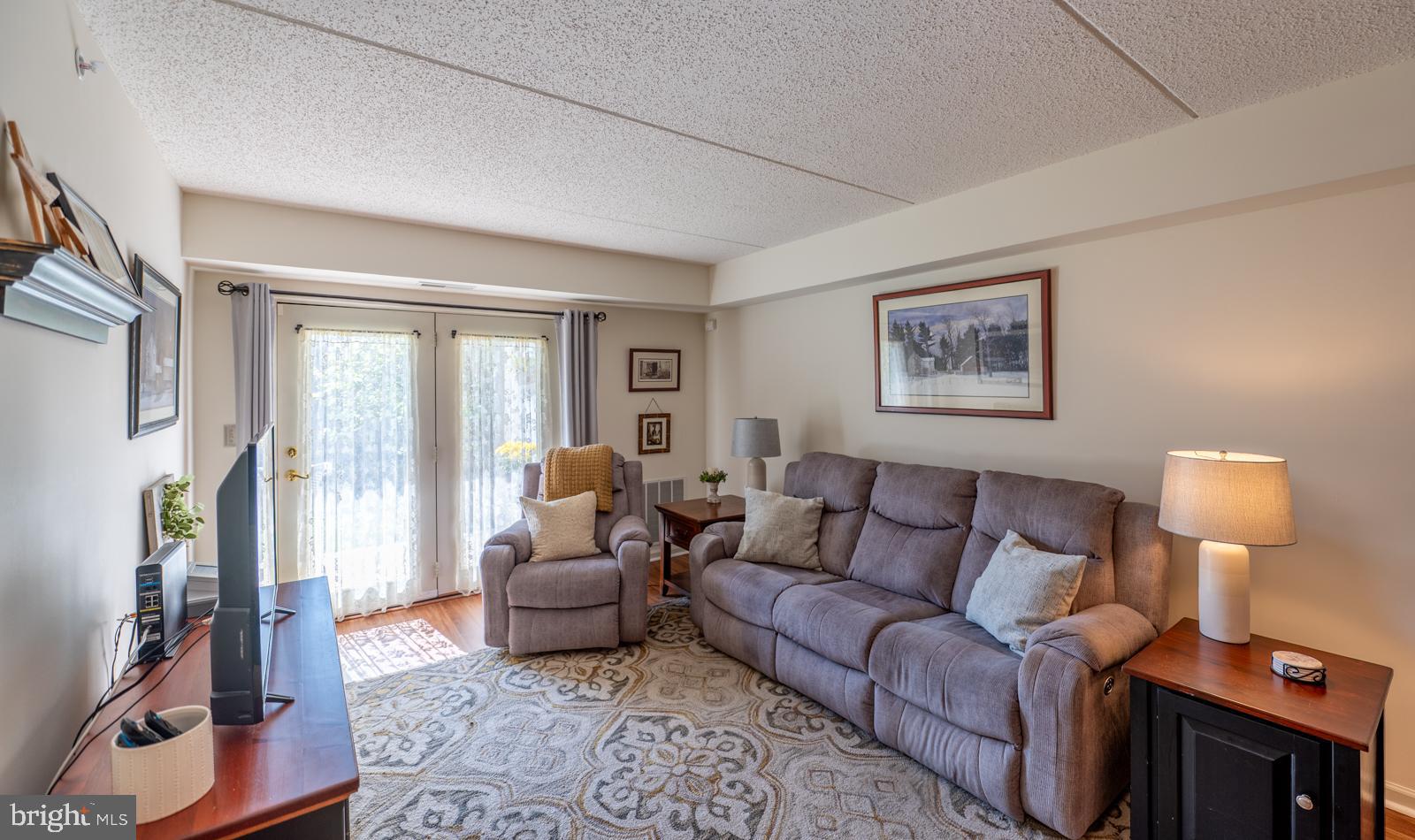 305 Brandon Road Norristown, PA 19403 - Photo 3 of 40 Living Room