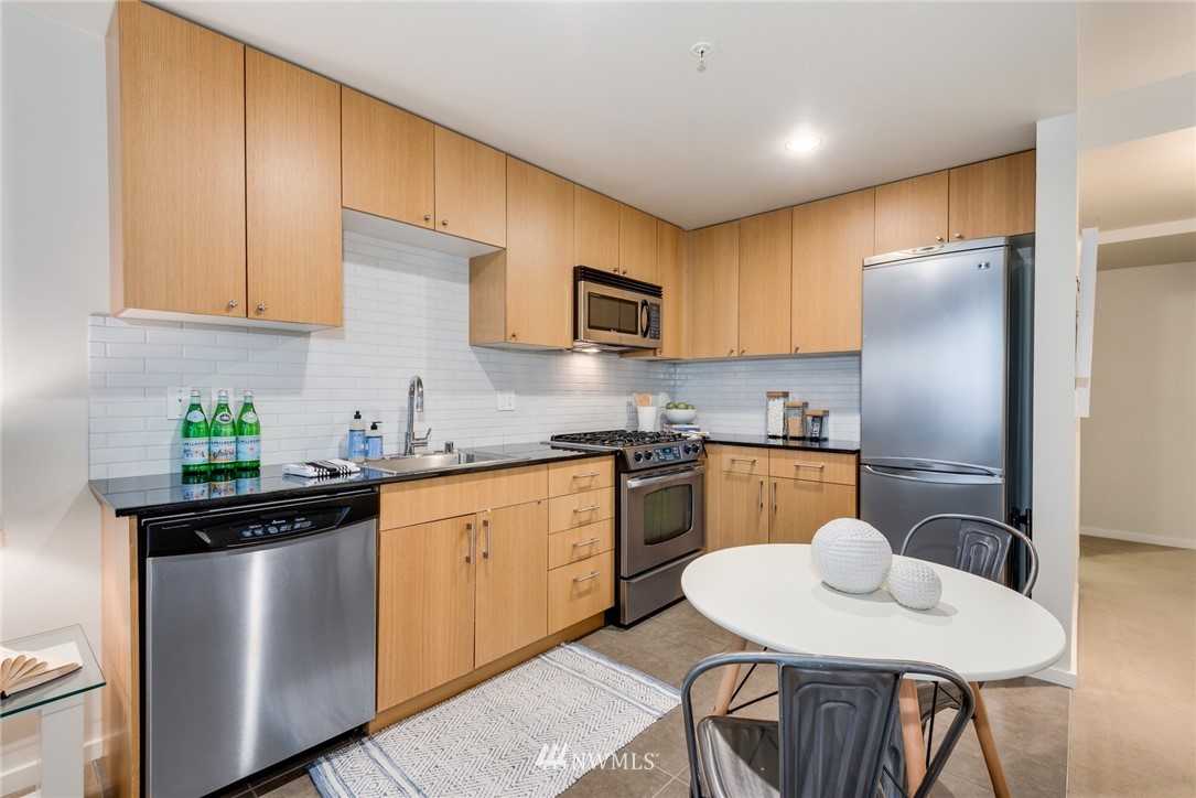 76 Cedar Street, Unit 608 Seattle, WA 98121 - Photo 11 of 23