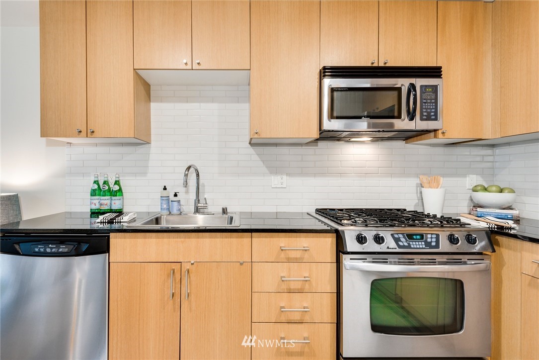 76 Cedar Street, Unit 608 Seattle, WA 98121 - Photo 12 of 23