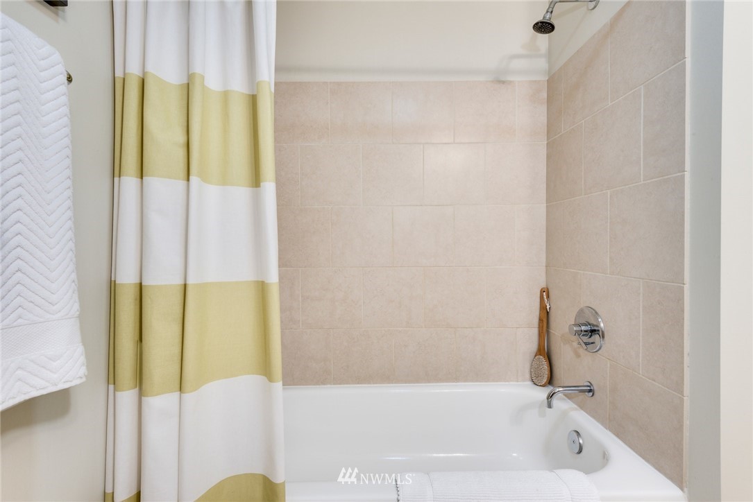 76 Cedar Street, Unit 608 Seattle, WA 98121 - Photo 15 of 23