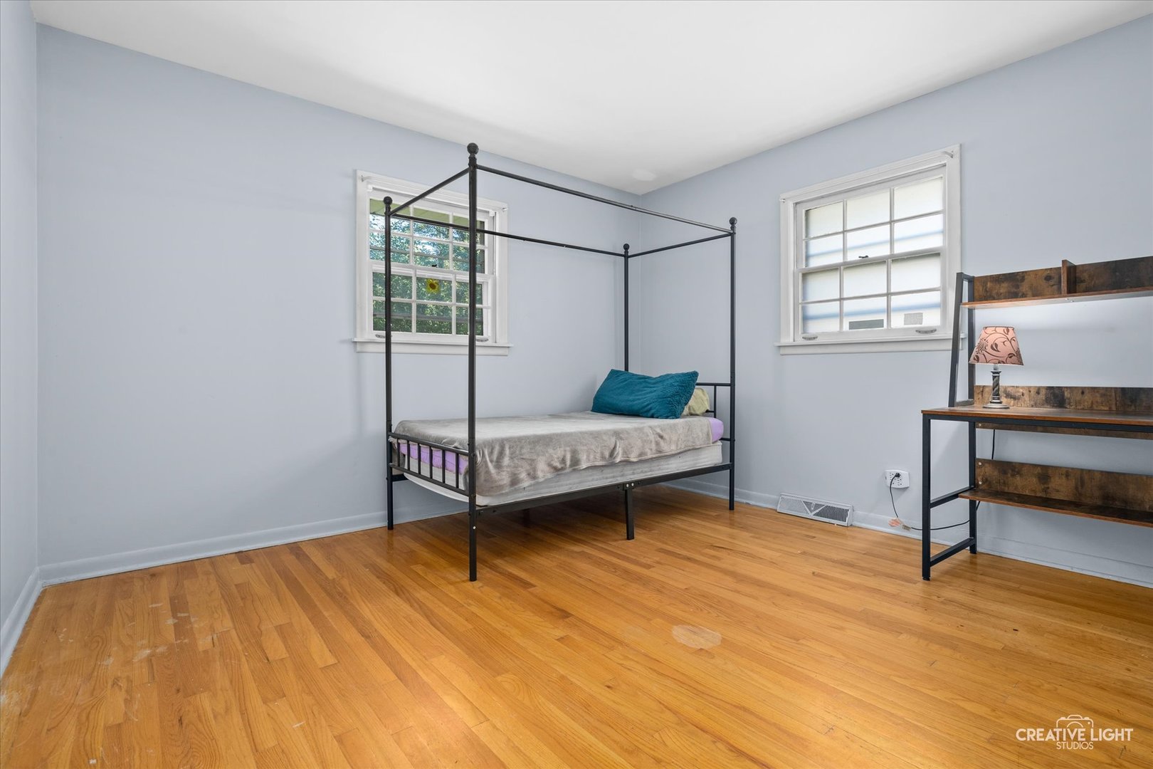 1800 East Algonquin Road Des Plaines, IL 60016 - Photo 18 of 26 a bedroom with a bed and a window
