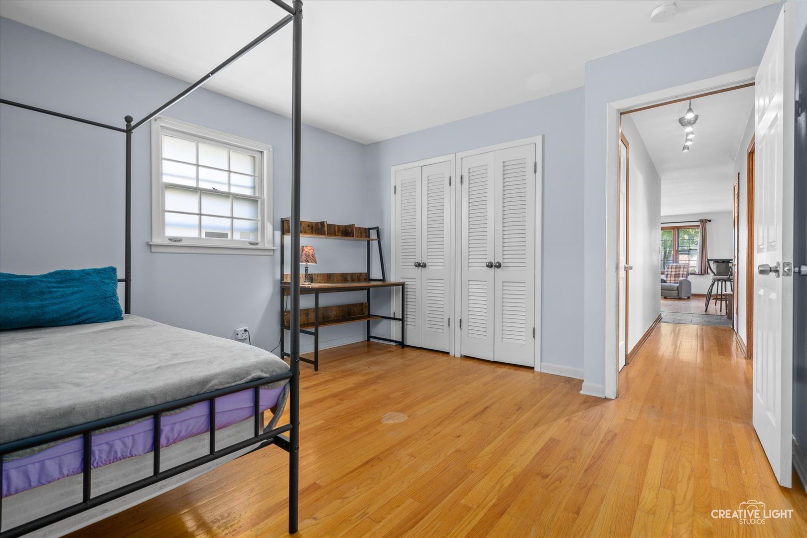 1800 East Algonquin Road Des Plaines, IL 60016 - Photo 19 of 26 a bedroom with filled bed and a table