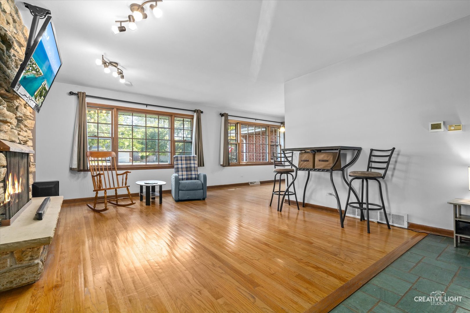 1800 East Algonquin Road Des Plaines, IL 60016 - Photo 5 of 26 a dining room with furniture and wooden floor