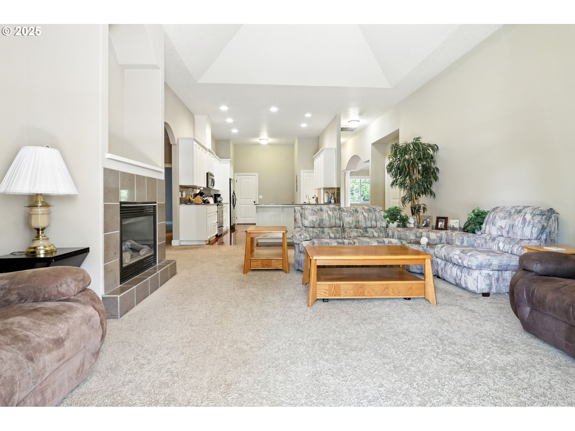 207 Finneys Avenue Molalla, OR 97038 - Photo 11 of 24 a living room with furniture and a fireplace