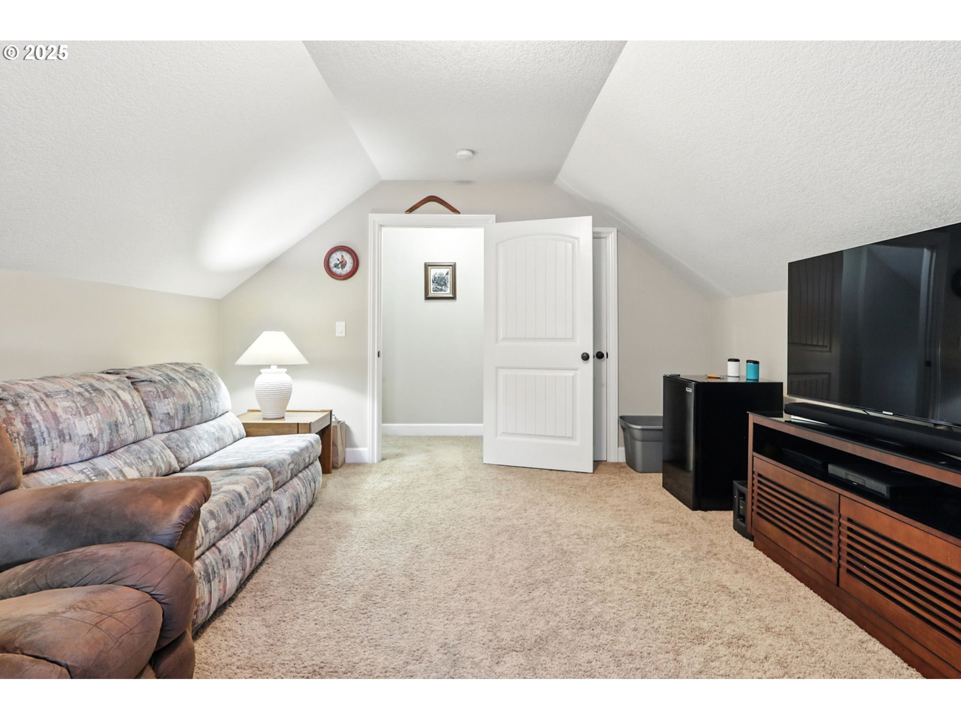 207 Finneys Avenue Molalla, OR 97038 - Photo 18 of 24 a living room with furniture and a flat screen tv