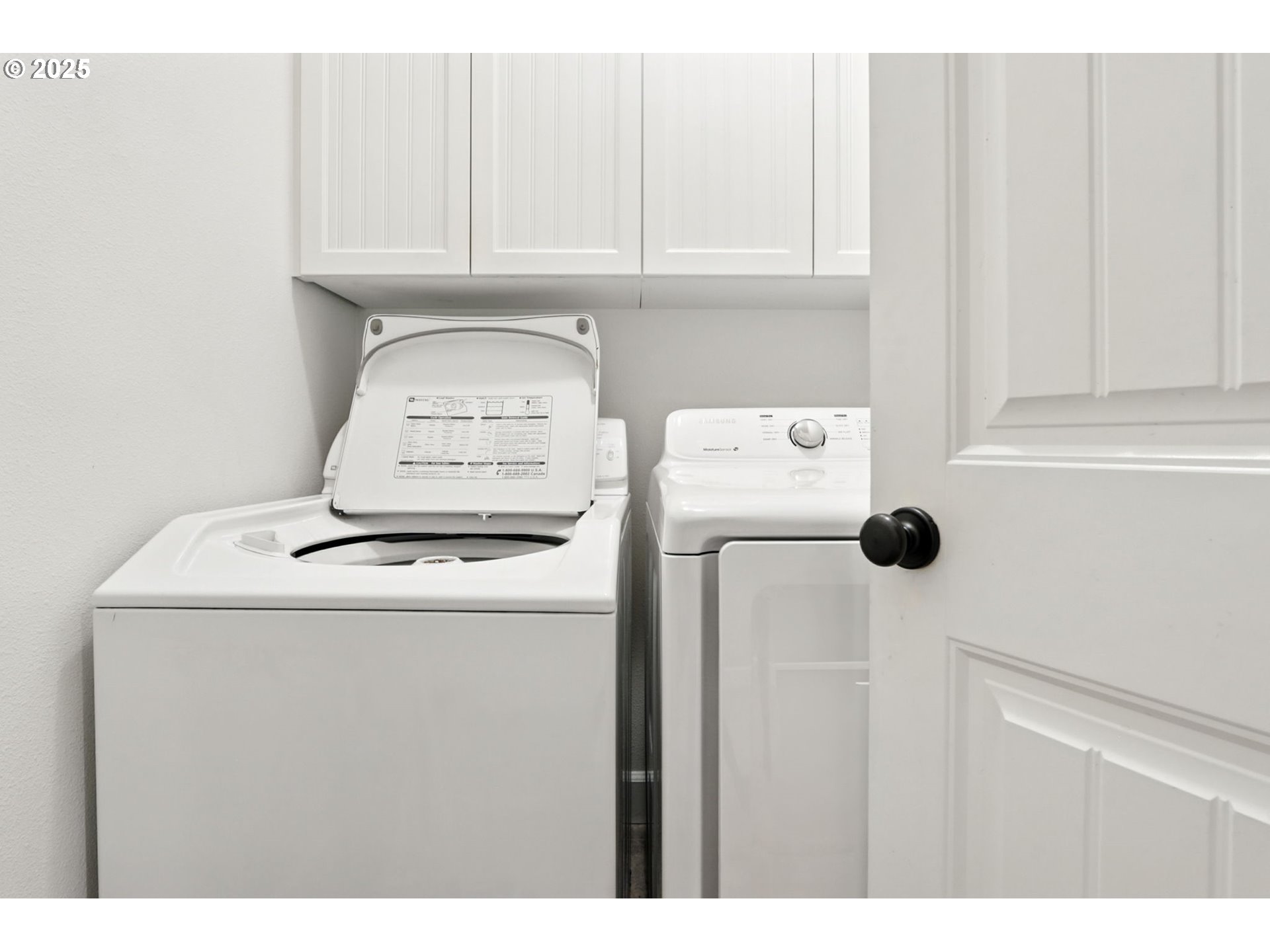 207 Finneys Avenue Molalla, OR 97038 - Photo 19 of 24 a utility room with dryer and washer